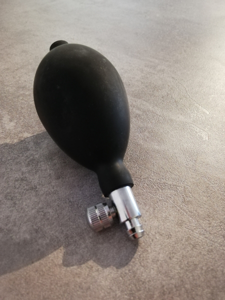 Pumpball mit Ventil und Schlauch